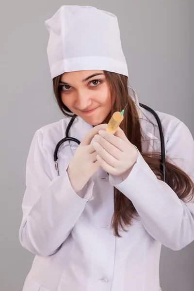 Woman doctor holding a filled syringe — Stock Photo, Image