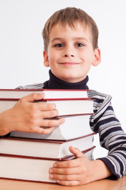 öğrenci ve bir yığın kitap