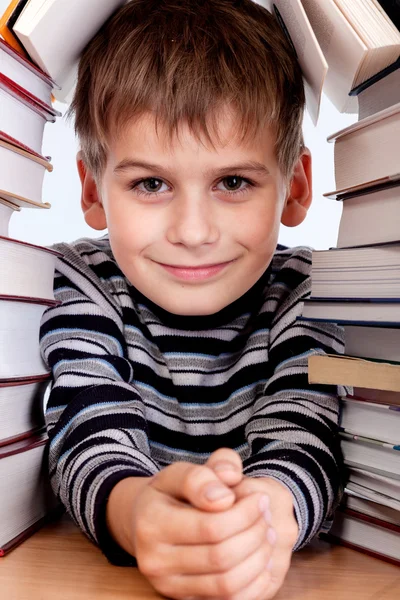 Colegial y un montón de libros — Foto de Stock