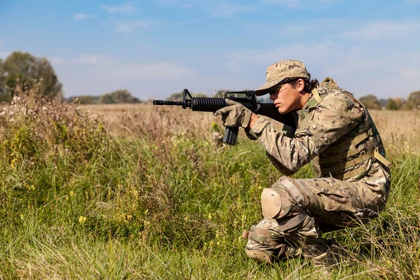 Soldier with a rifle — Stock Photo, Image