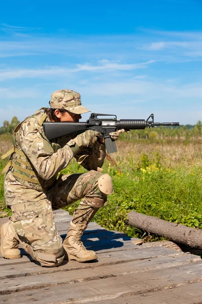 Soldier with a rifle — Stock Photo, Image