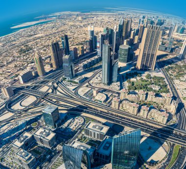 Dubai şehir merkezinde. Doğu, Birleşik Arap Emirlikleri mimarisi. Hava 