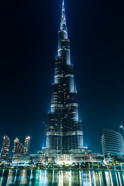 Uluslararası Dubai Kongre ve Sergi Sarayı, dubai, Birleşik Arap Emirlikleri üzerinde gece görüntüleme