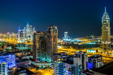 Dubai şehir merkezinde. Doğu, Birleşik Arap Emirlikleri mimarisi