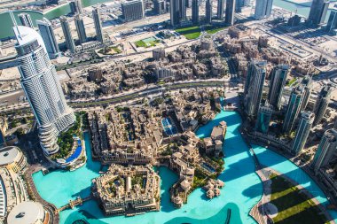 Dubai şehir merkezinde. Doğu, Birleşik Arap Emirlikleri mimarisi. Hava 