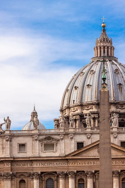 Basílica de São Pedro na Cidade do Vaticano em Roma, Itália . — Fotografia de Stock