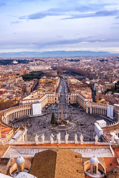 Place Saint-Pierre au Vatican et vue aérienne de Rome — Photo