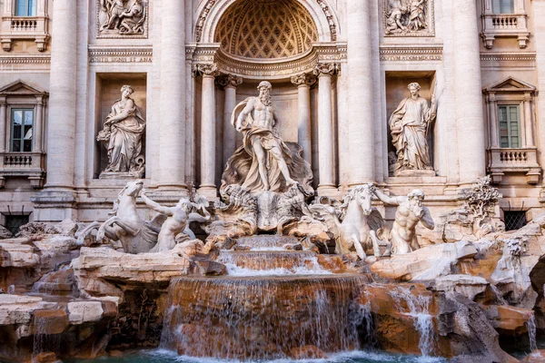 Fonte de Trevi - famoso marco em Roma — Fotografia de Stock