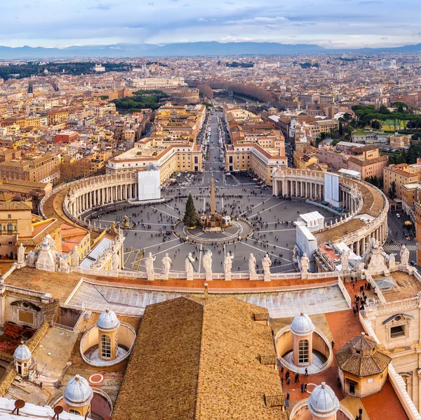 Plaza de San Pedro en el Vaticano y vista aérea de Roma —  Fotos de Stock