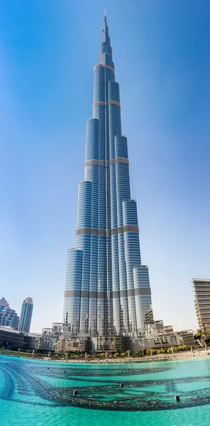 Vista sobre Burj Khalifa, Dubai, Emiratos Árabes Unidos, por la noche —  Fotos de Stock