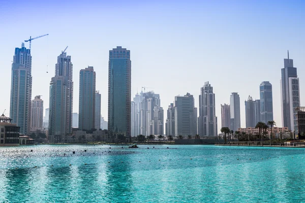 Dubai, na baixa. Leste, arquitetura dos Emirados Árabes Unidos — Fotografia de Stock