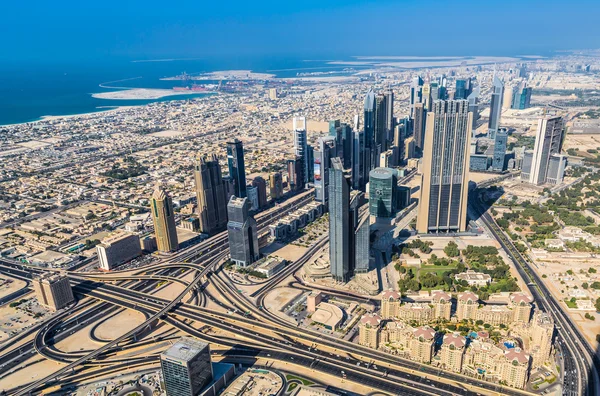 Dubai centro. Este, Emiratos Árabes Unidos arquitectura. Antena — Foto de Stock