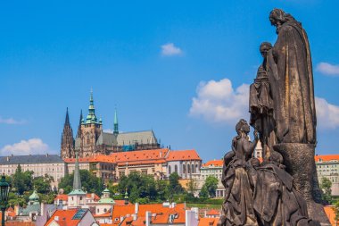 Prag 'daki Charles Köprüsü