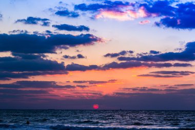 Dubai deniz ve plaj, plajda güzel gün batımı