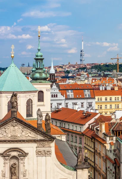 Karlovský nebo Karlovský most v Praze v létě — Stock fotografie