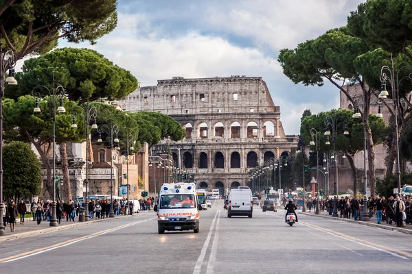 De iconische, de legendarische Colosseum van rome, Italië — Stockfoto
