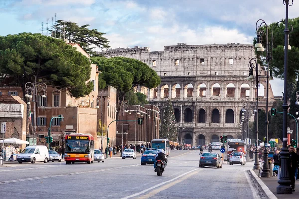 O Icônico, o lendário Coliseu de Roma, Itália — Fotografia de Stock