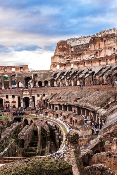 Den ikoniska, legendariska Colosseum i Rom, Italien — Stockfoto