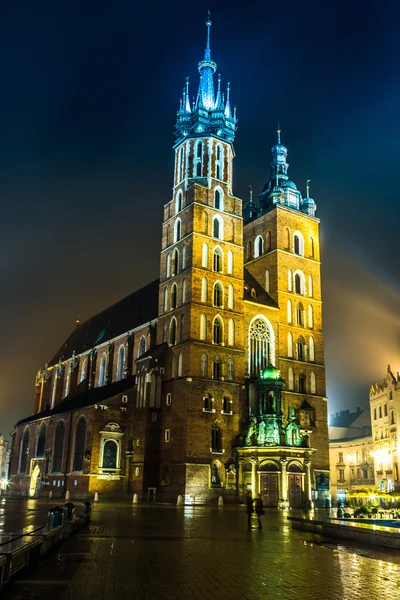 Polonia, Cracovia. Piața pe timp de noapte . — Fotografie, imagine de stoc