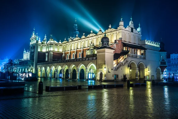 Polonia, Cracovia. Piazza del Mercato di notte . — Foto Stock