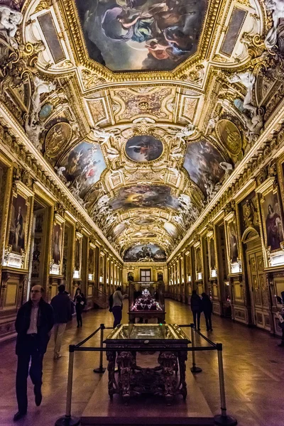 Large painting gallery at the Louvre museum in Paris — Stock Photo, Image