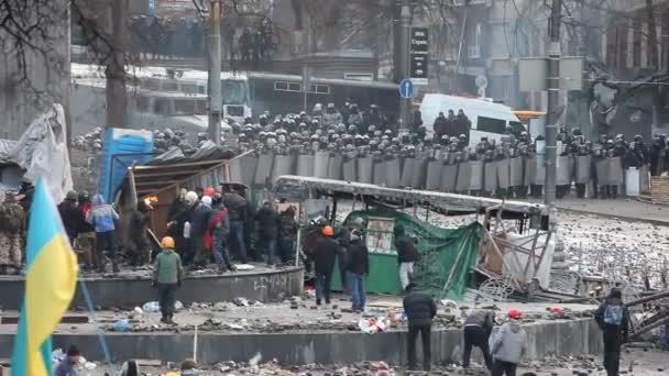 Euromaydan Kiev Ukrayna "diktatörlük" karşı protesto şiddet açar — Stok video