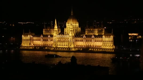 Parlement de Budapest en Hongrie la nuit — Video