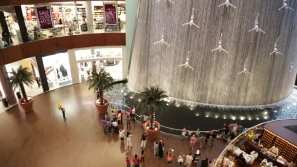 Wasserfall in Dubai Mall — Stockvideo