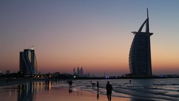 У світі перші сім зірочок розкішний готель Burj Al Arab — стокове відео