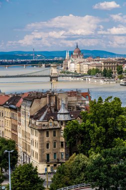 zincir köprü ve Macaristan Parlamentosu'nun, Budapeşte, Macaristan