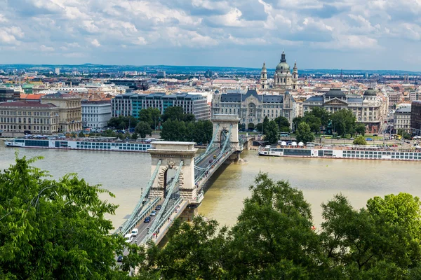 Prachtige Kettingbrug in mooie Boedapest — Stockfoto