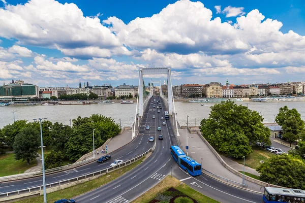 エリザベート橋、ブダペスト、正面ビュー — ストック写真