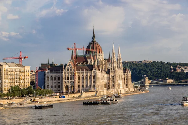 O edifício do Parlamento em Budapeste, Hungria — Fotografia de Stock