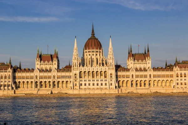 在匈牙利布达佩斯建立议会 — 图库照片