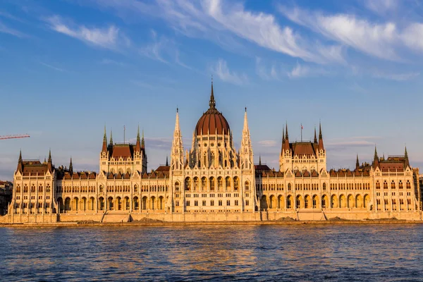 Az Országház épülete Budapesten — Stock Fotó