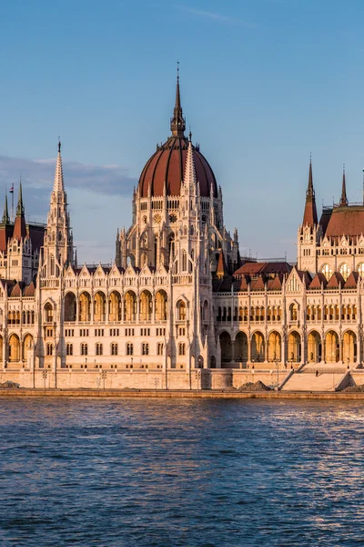 Le bâtiment du Parlement à Budapest, Hongrie — Photo