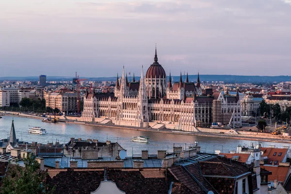 Az Országház épülete Budapesten — Stock Fotó
