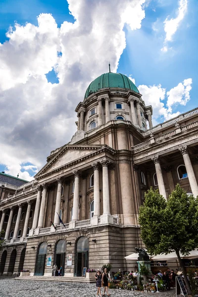 Budapeste, Castelo de Buda ou Palácio Real com estátua de cavalo, Hungria Fotografia De Stock