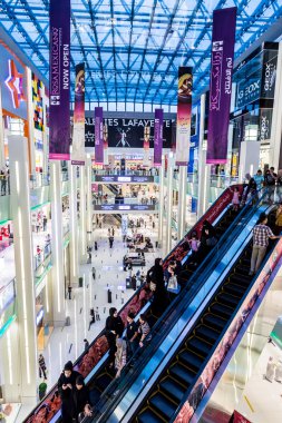 Dubai Alışveriş Merkezi - Dünya'nın en büyük alışveriş merkezi iç görünümü