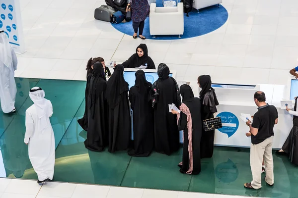 Vista interior del Dubai Mall - el centro comercial más grande del mundo — Foto de Stock