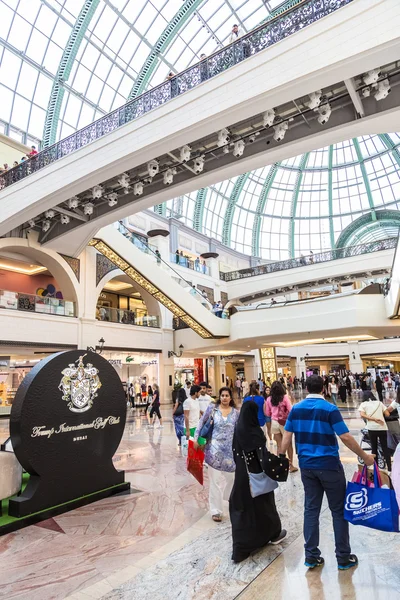 Mall of the Emirates is a shopping mall in the Al Barsha district — Stock Photo, Image