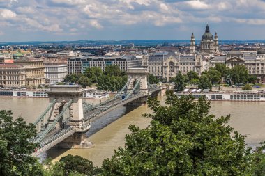 zincir köprü ve Macaristan Parlamentosu'nun