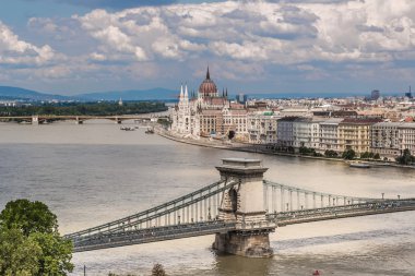 zincir köprü ve Macaristan Parlamentosu'nun