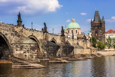 Prag'da Karlov veya charles Köprüsü
