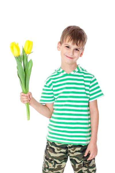 Jovem menino segurando tulipas — Fotografia de Stock