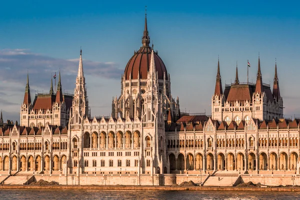 Lánchíd és a magyar Parlament — Stock Fotó