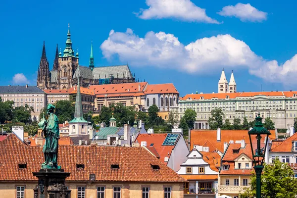 Prag 'daki Charles Köprüsü — Stok fotoğraf