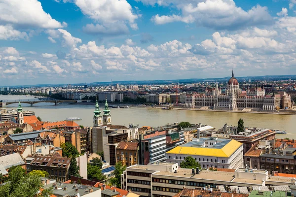 Gebouw van het Parlement in Boedapest — Stockfoto