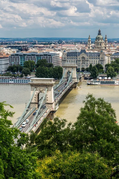 ブダペストでの壮大な鎖橋 — ストック写真