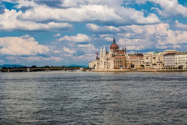 Parlamentsgebäude in Budapest — Stockfoto